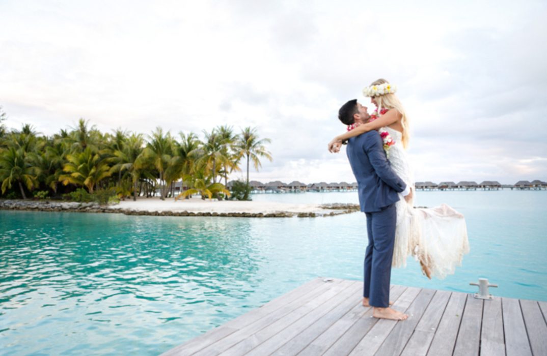 Weddings and honeymoons at the Four Seasons Bora Bora